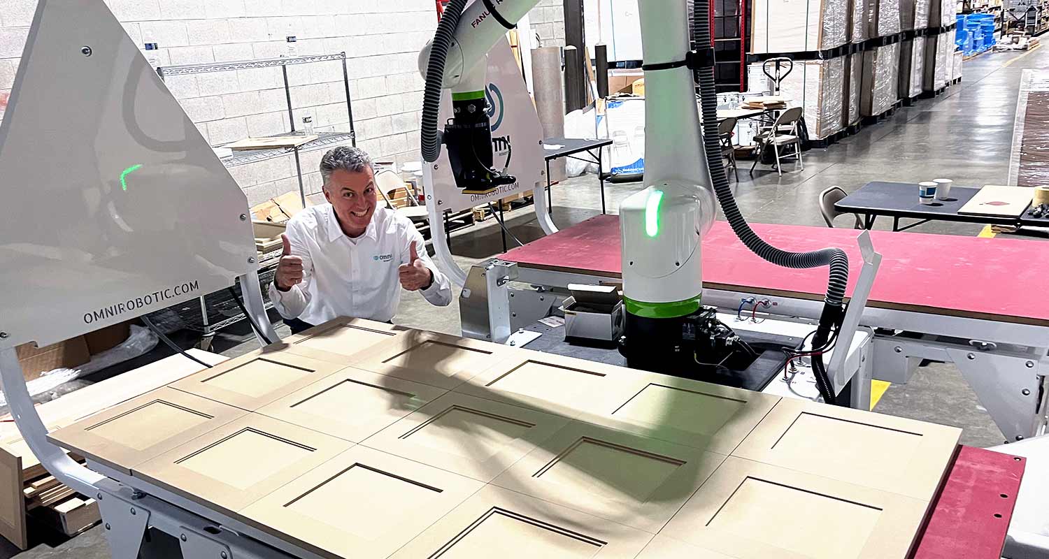 François Simard gives a thumbs-up beside a busy Omnirobotic table, full of promotional material and visitors, at the Wurth Baer Supply Focus Show in Vernon Hills, IL, April 2024.