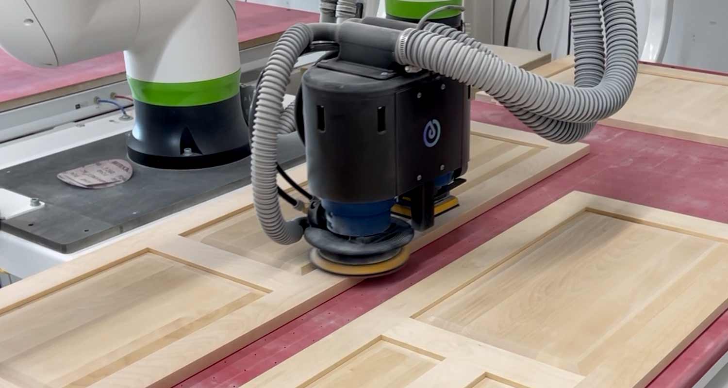 Fine-tuning the sanding presets to achieve the perfect finish for wooden panels with mullions, demonstrating the PSA-80 PRO’s adaptability.