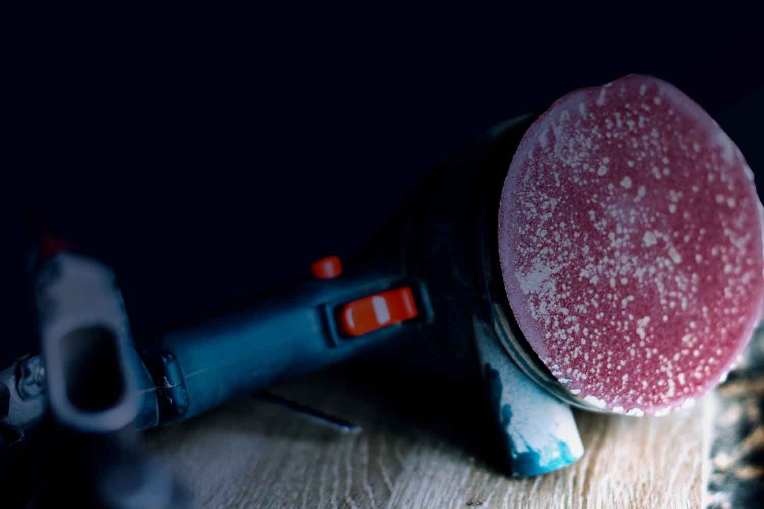 In woodworking shops across North America, sanding remains one of the most labor-intensive and costly processes in production. The demand for flawless finishes is high, but the cost of achieving such quality through manual labor can be significant — not just financially, but also in terms of lost productivity.